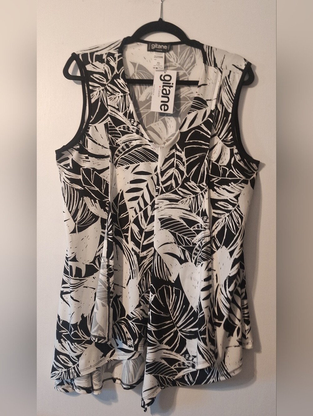 NWT Black & White Leaf-Print Asymetrical Sleeveless Top